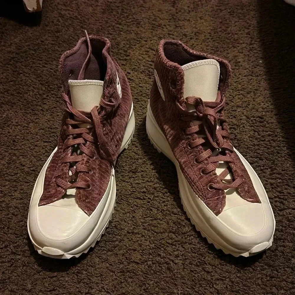 Converse Women’s platform sneakers
